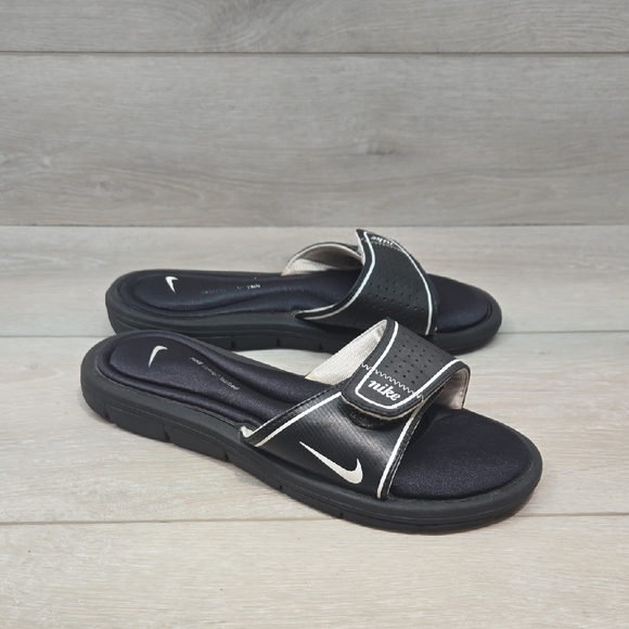 Nike Women's Comfort Footbed Black Slide Sandals Shoes Sz 7 - Picture 1 of 11